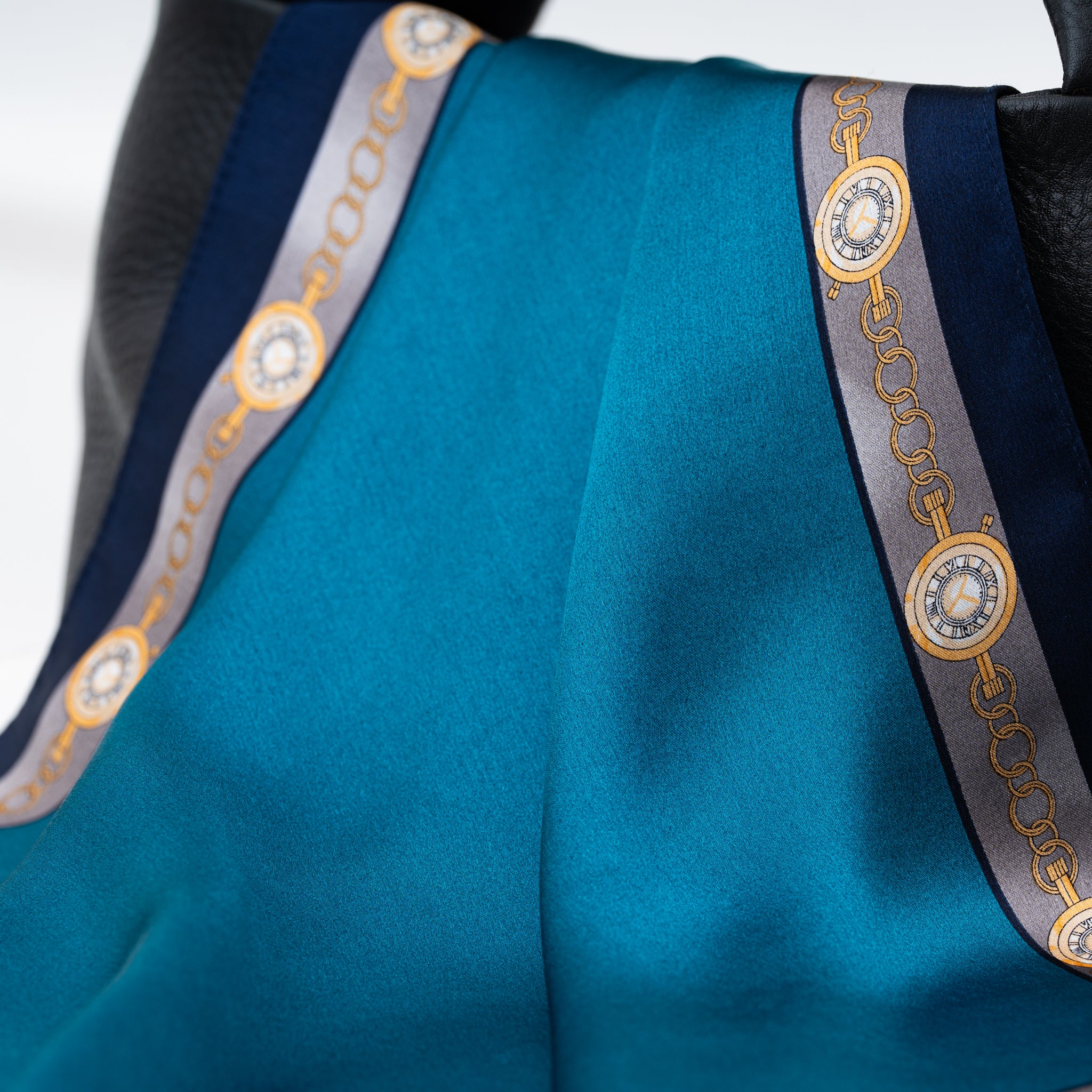 NEW_ERA_silkineskarele_empoweryou.lt_silkineskarele_empoweressence_moterubendruomene_igalinimas_1