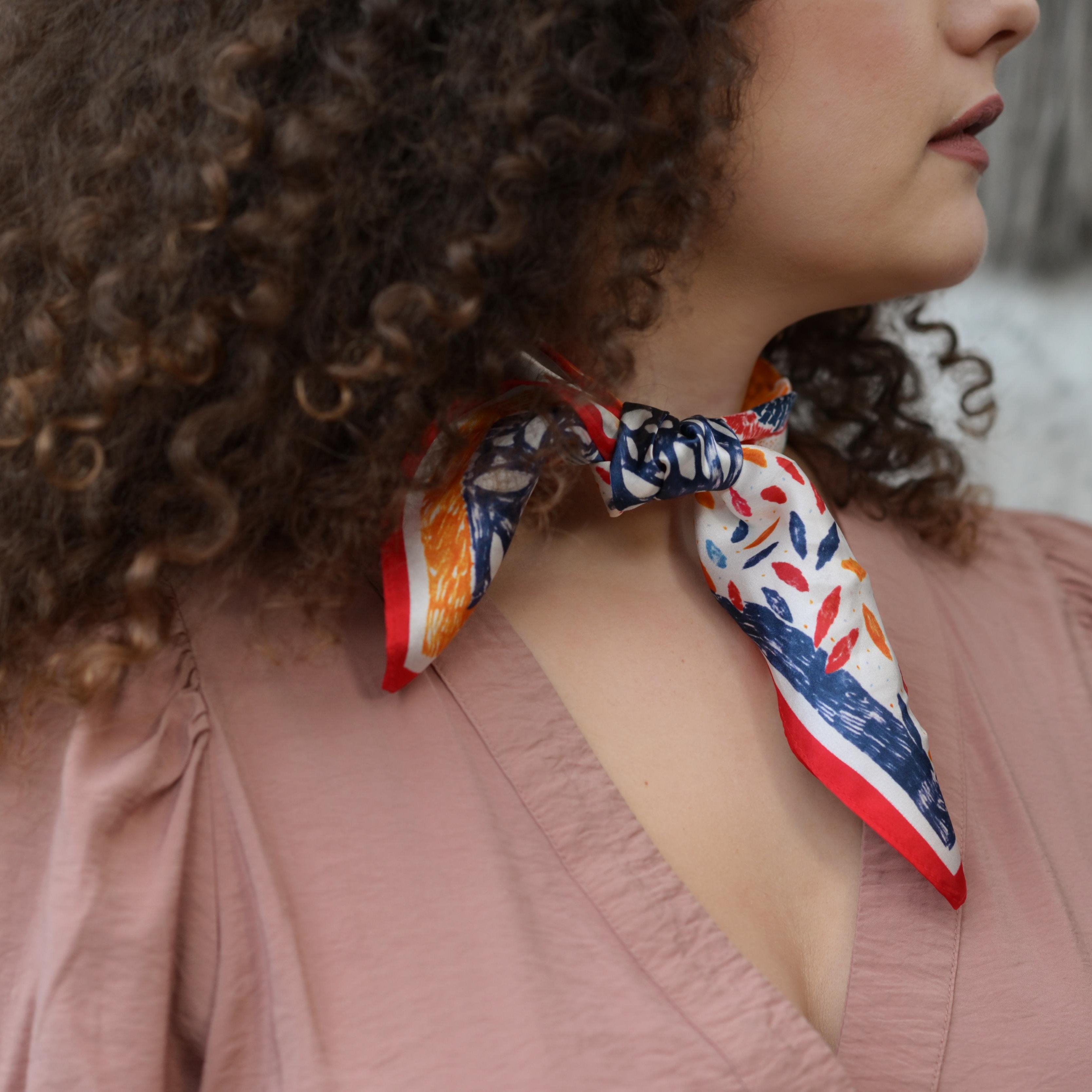 PLAYFUL CREATIVITY_šilkinė skarelė_empoweryou.lt