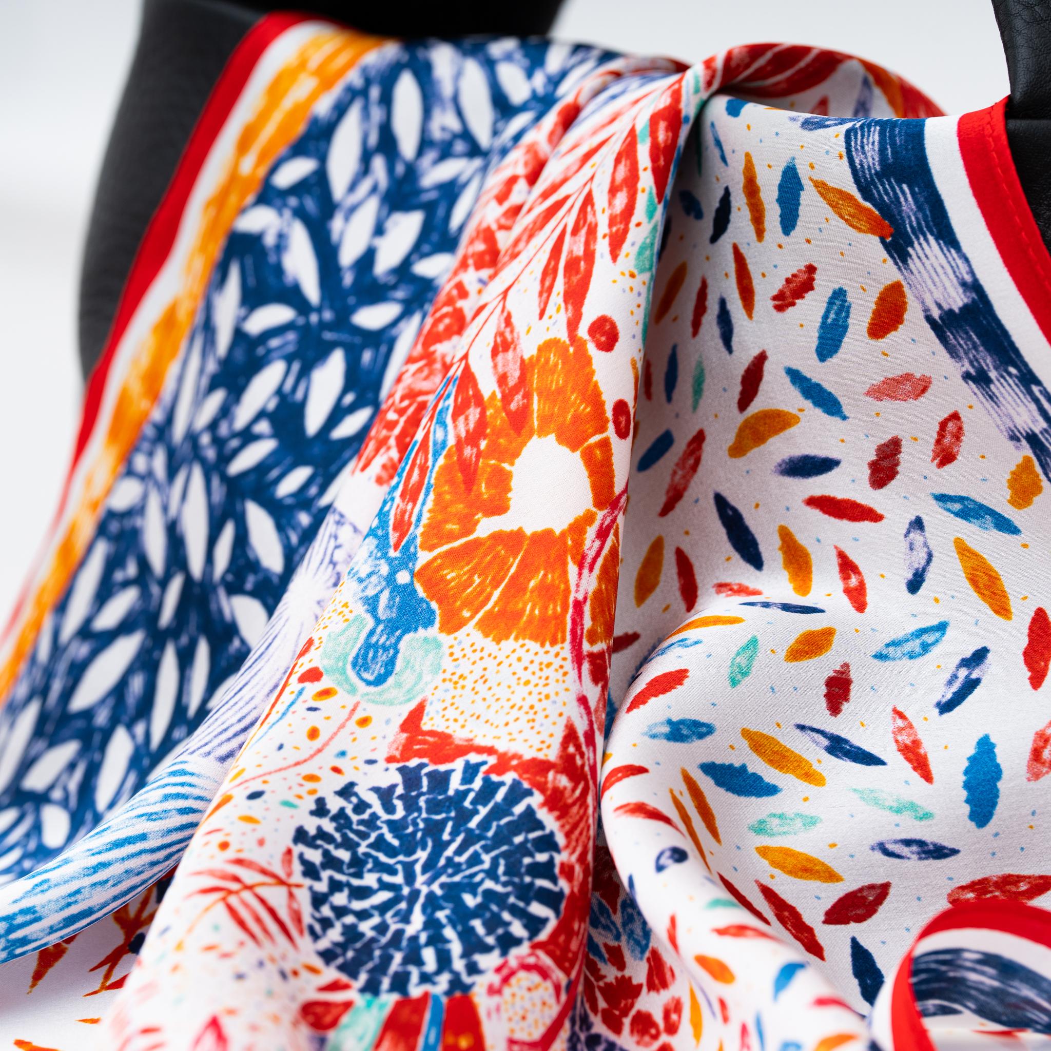 PLAYFUL CREATIVITY_šilkinė skarelė_empoweryou.lt